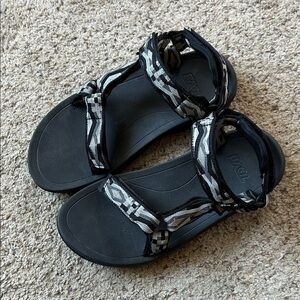 Teva hurricane walking/hiking sandals